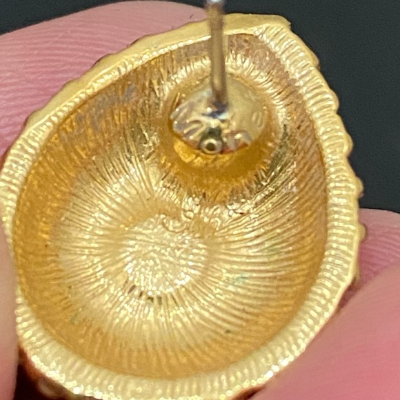 Vintage MONET Signed Gold-tone Teardrop Faux Pearl Earrings 11.0g - Picture 12 of 13